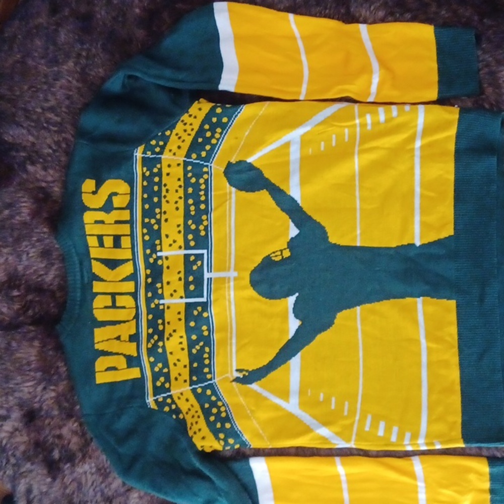 Size Large Green Bay Packers Light Up Sweater. NFL TEAM APPAREL